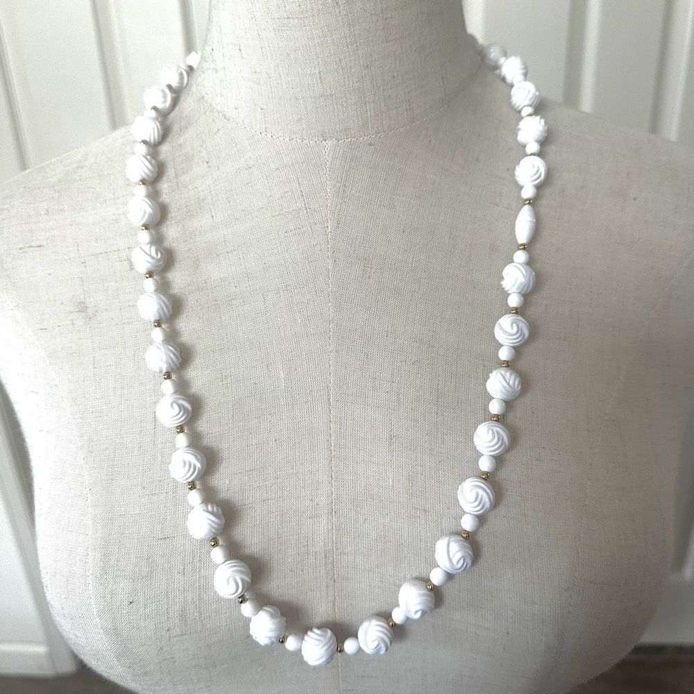 Vintage White and gold tone beaded necklace